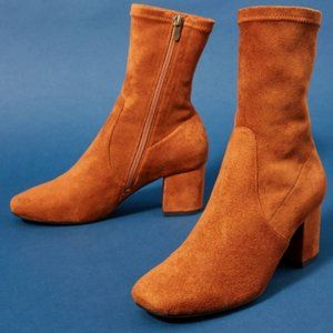 Chic SILENT D CAREFUL Stretch Boots - Size 36 - Butterscotch NWT!